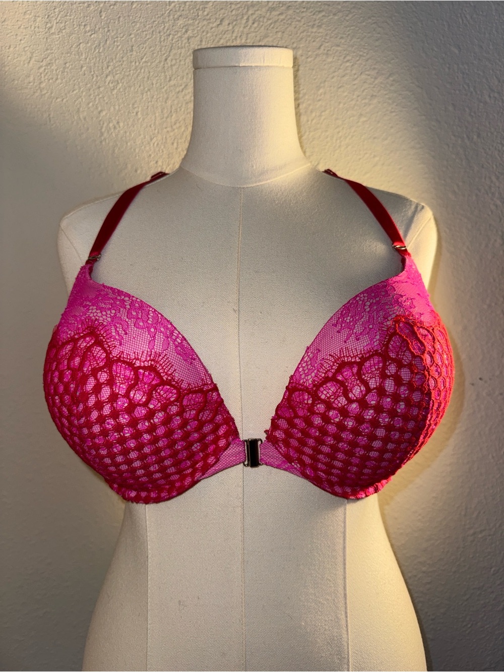 Victoria's Secret Pink and Red Lace Front-Close Push-Up Bra